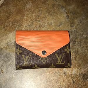 LOUIS VUITTON MARIE LOU COMPACT WALLET M60495